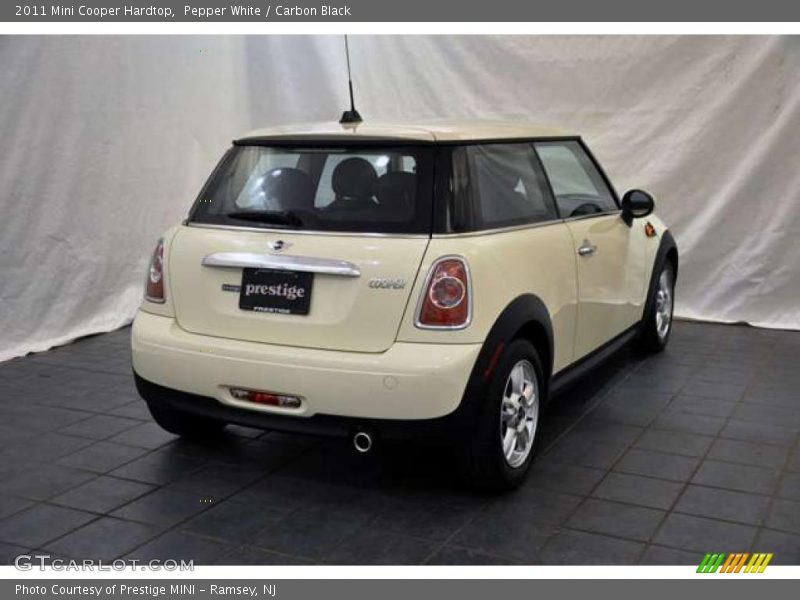 Pepper White / Carbon Black 2011 Mini Cooper Hardtop