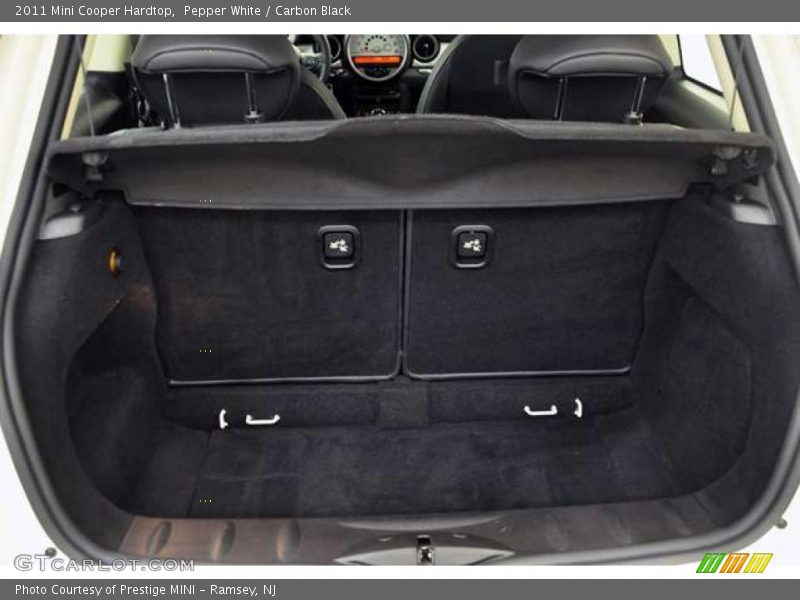 Pepper White / Carbon Black 2011 Mini Cooper Hardtop