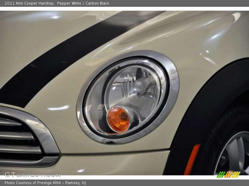 Pepper White / Carbon Black 2011 Mini Cooper Hardtop