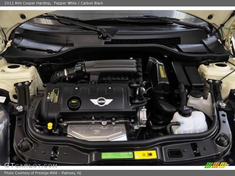 Pepper White / Carbon Black 2011 Mini Cooper Hardtop