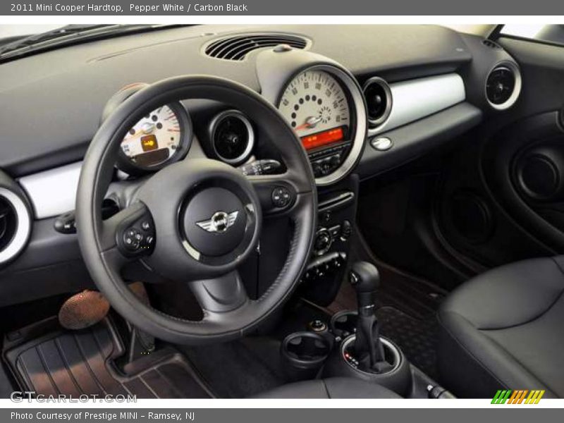 Pepper White / Carbon Black 2011 Mini Cooper Hardtop