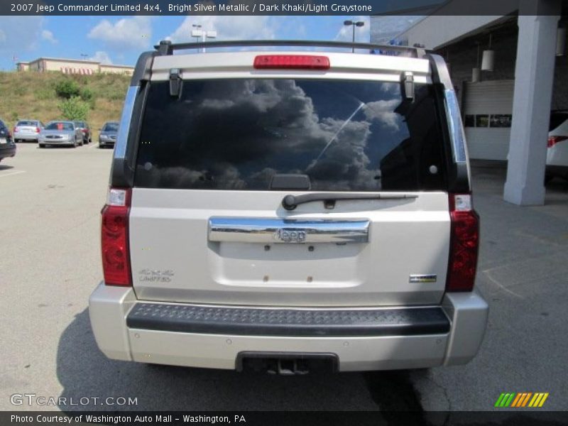 Bright Silver Metallic / Dark Khaki/Light Graystone 2007 Jeep Commander Limited 4x4