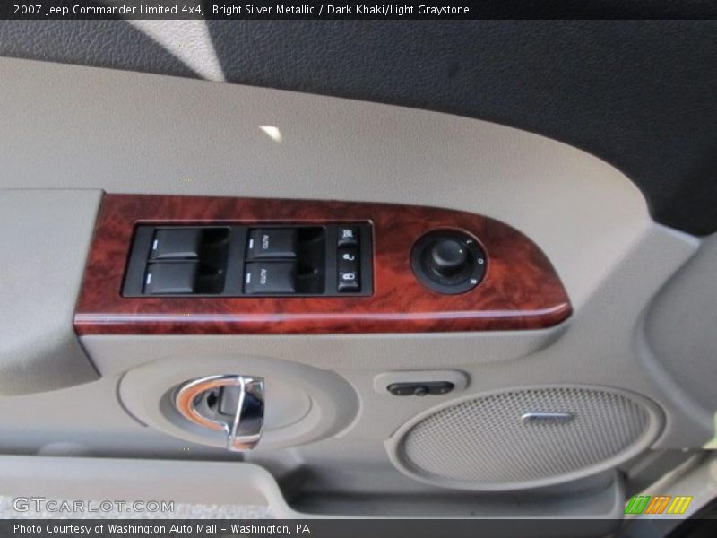 Bright Silver Metallic / Dark Khaki/Light Graystone 2007 Jeep Commander Limited 4x4