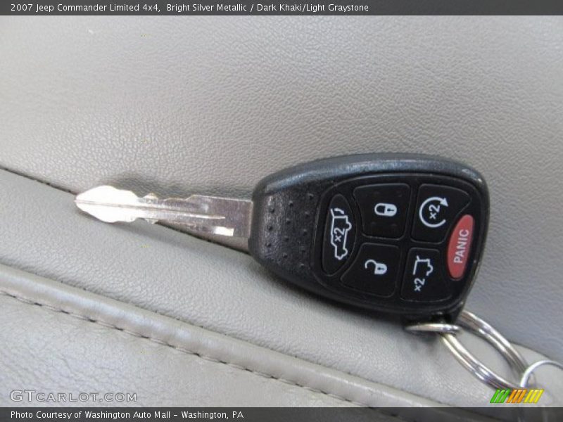 Bright Silver Metallic / Dark Khaki/Light Graystone 2007 Jeep Commander Limited 4x4