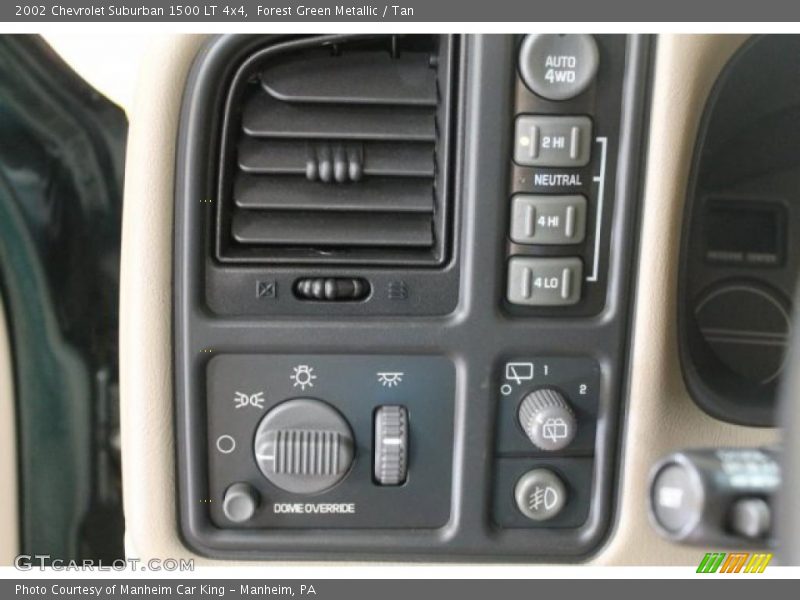 Controls of 2002 Suburban 1500 LT 4x4