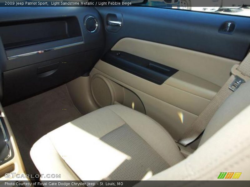 Light Sandstone Metallic / Light Pebble Beige 2009 Jeep Patriot Sport