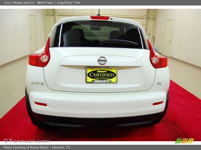 White Pearl / Gray/Silver Trim 2011 Nissan Juke SV