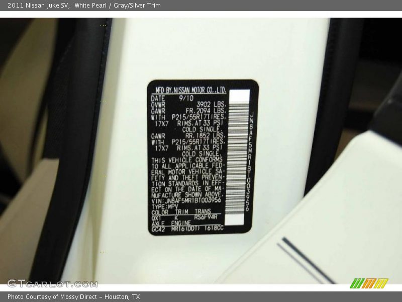 White Pearl / Gray/Silver Trim 2011 Nissan Juke SV