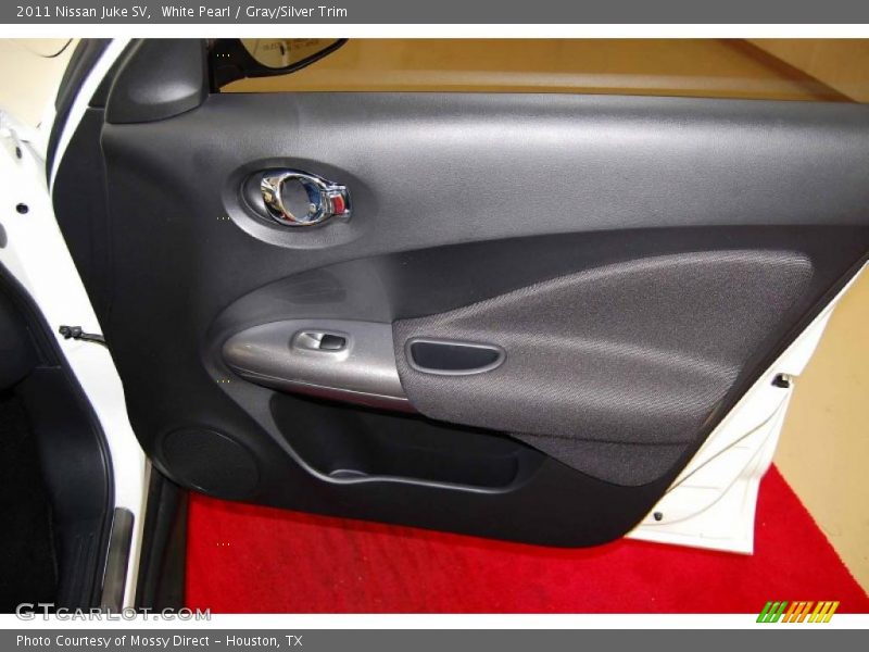 White Pearl / Gray/Silver Trim 2011 Nissan Juke SV