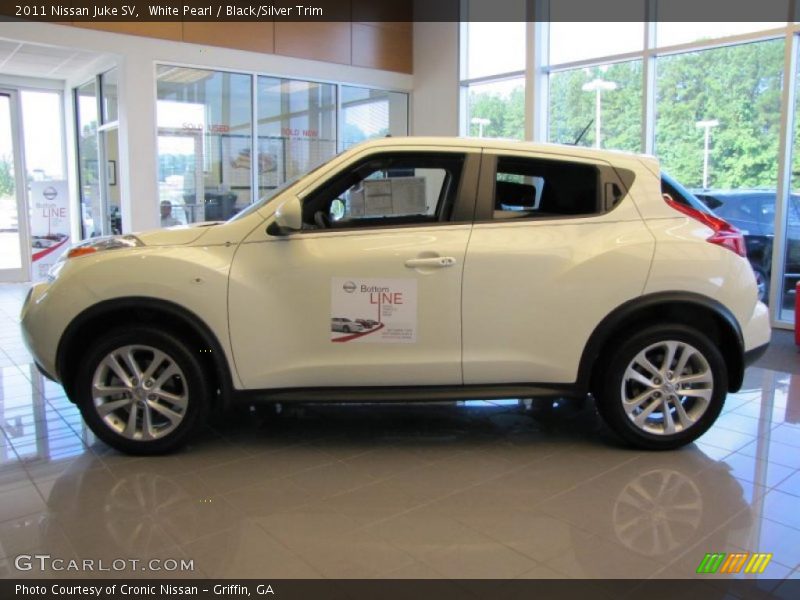White Pearl / Black/Silver Trim 2011 Nissan Juke SV