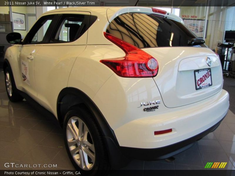 White Pearl / Black/Silver Trim 2011 Nissan Juke SV