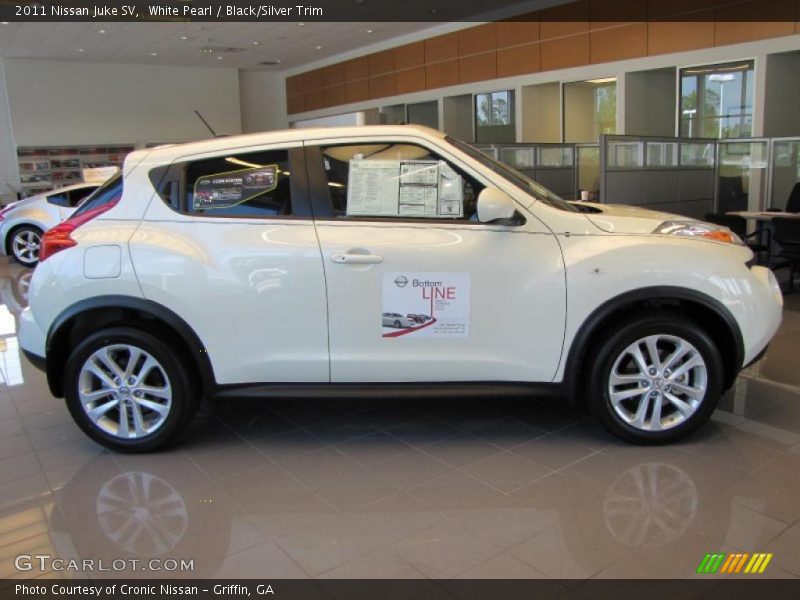 White Pearl / Black/Silver Trim 2011 Nissan Juke SV