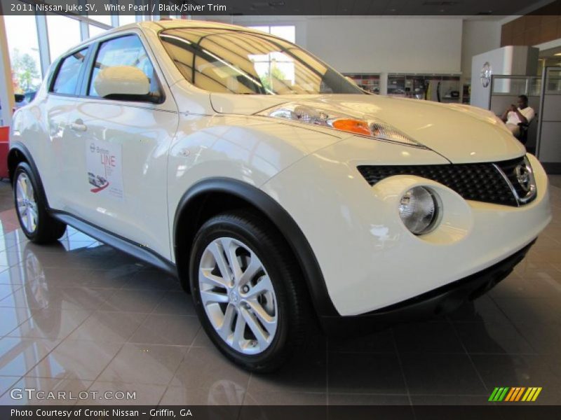 White Pearl / Black/Silver Trim 2011 Nissan Juke SV