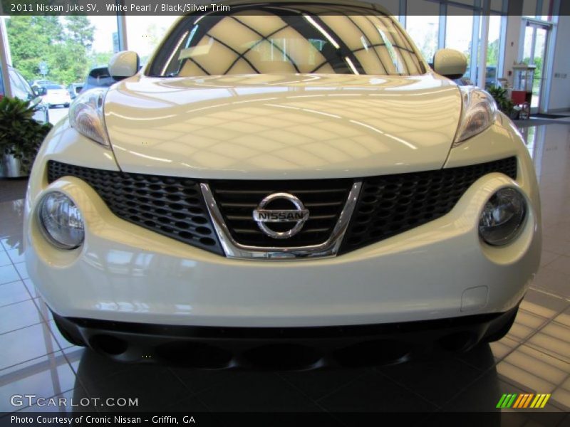White Pearl / Black/Silver Trim 2011 Nissan Juke SV