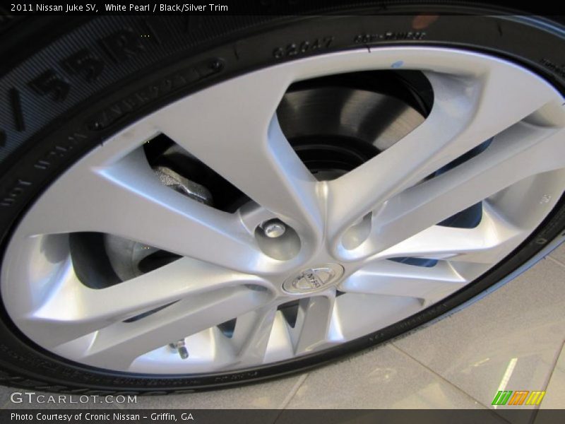 White Pearl / Black/Silver Trim 2011 Nissan Juke SV
