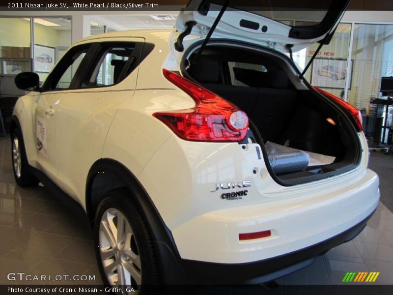 White Pearl / Black/Silver Trim 2011 Nissan Juke SV