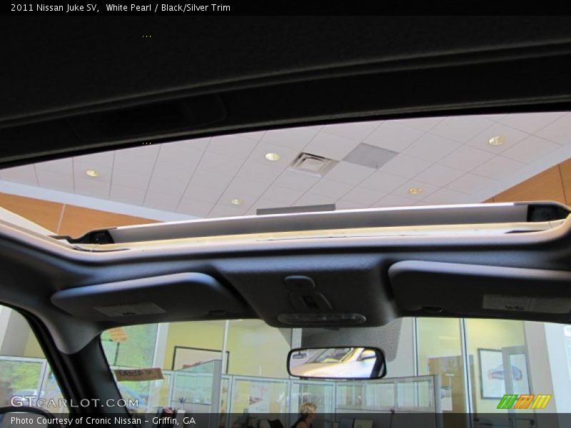 Sunroof of 2011 Juke SV