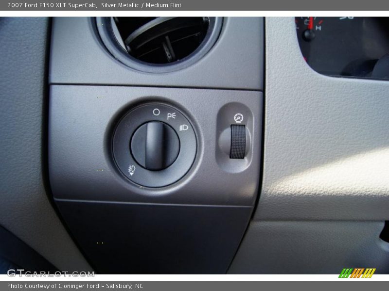 Silver Metallic / Medium Flint 2007 Ford F150 XLT SuperCab