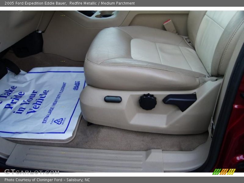 Redfire Metallic / Medium Parchment 2005 Ford Expedition Eddie Bauer