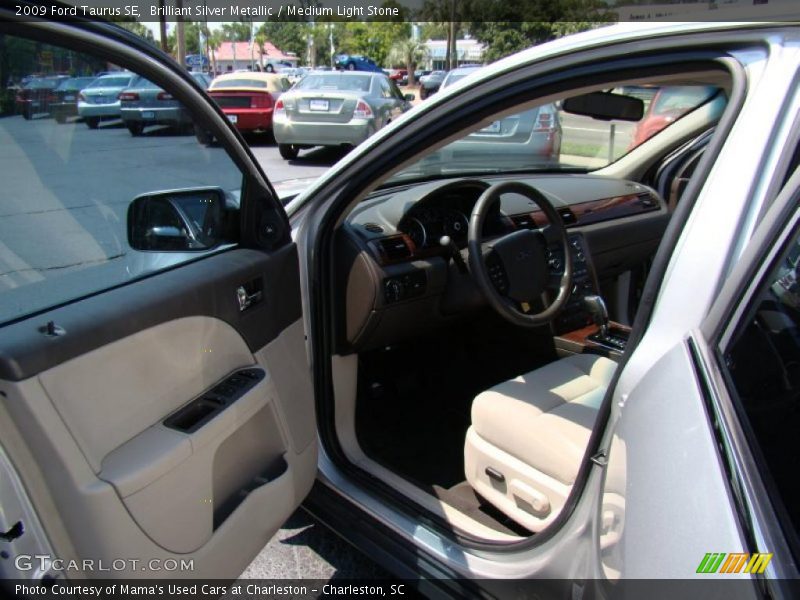 Brilliant Silver Metallic / Medium Light Stone 2009 Ford Taurus SE