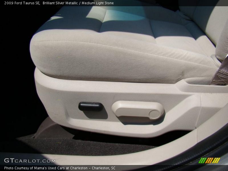 Brilliant Silver Metallic / Medium Light Stone 2009 Ford Taurus SE