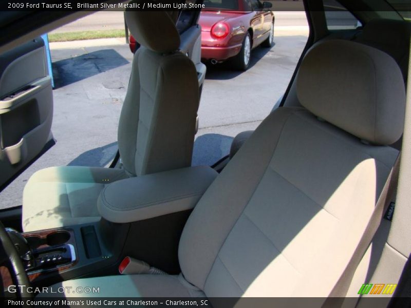 Brilliant Silver Metallic / Medium Light Stone 2009 Ford Taurus SE