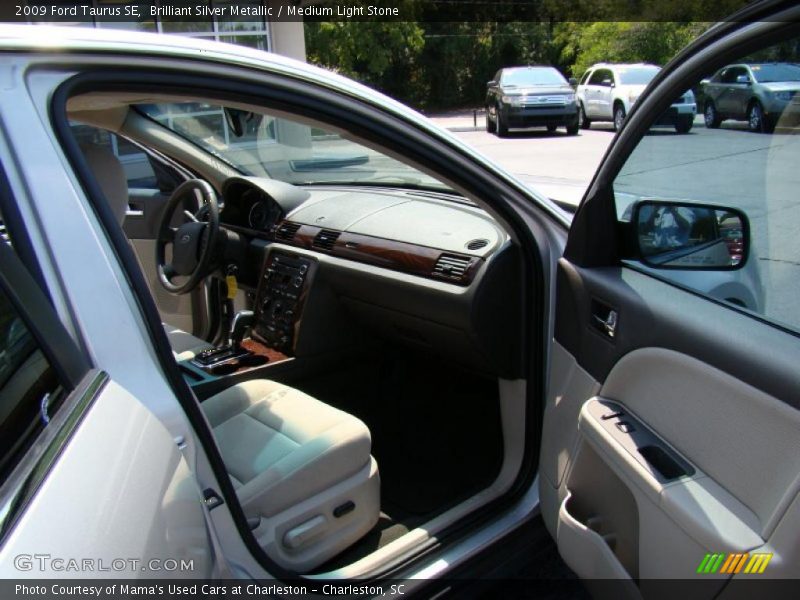 Brilliant Silver Metallic / Medium Light Stone 2009 Ford Taurus SE