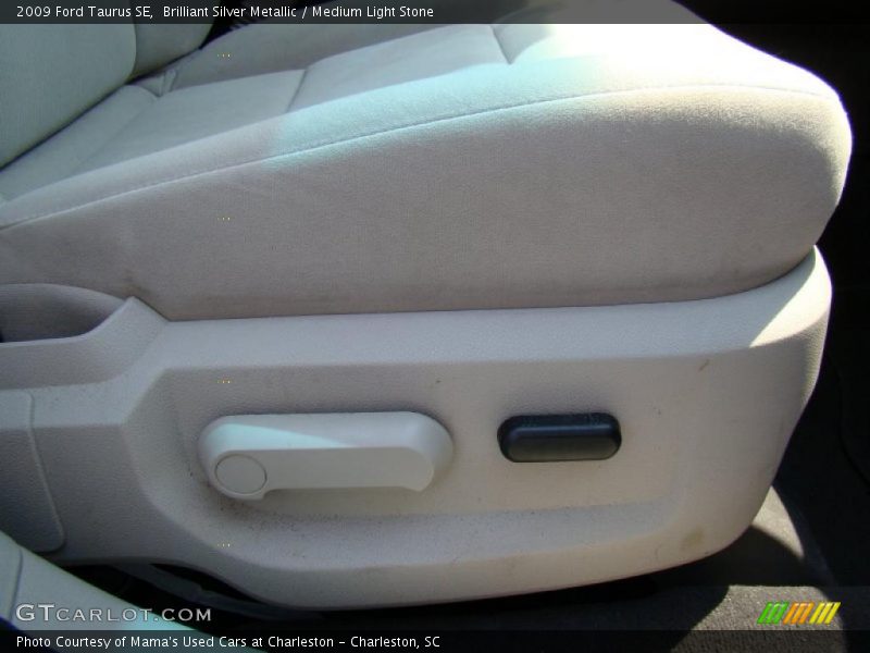 Brilliant Silver Metallic / Medium Light Stone 2009 Ford Taurus SE