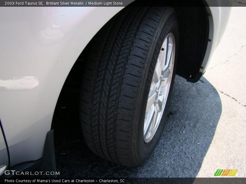 Brilliant Silver Metallic / Medium Light Stone 2009 Ford Taurus SE