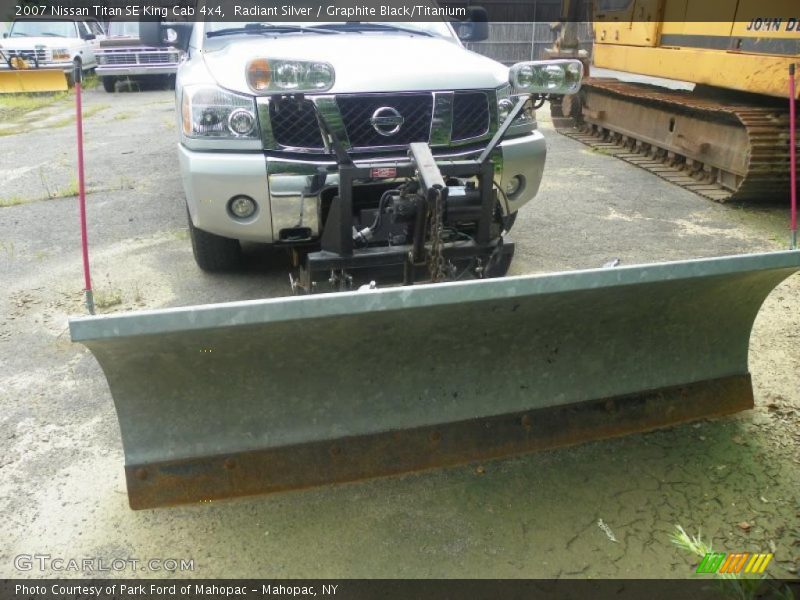 Radiant Silver / Graphite Black/Titanium 2007 Nissan Titan SE King Cab 4x4