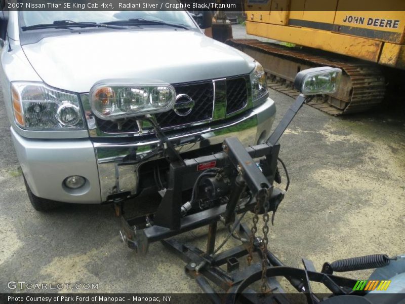 Radiant Silver / Graphite Black/Titanium 2007 Nissan Titan SE King Cab 4x4
