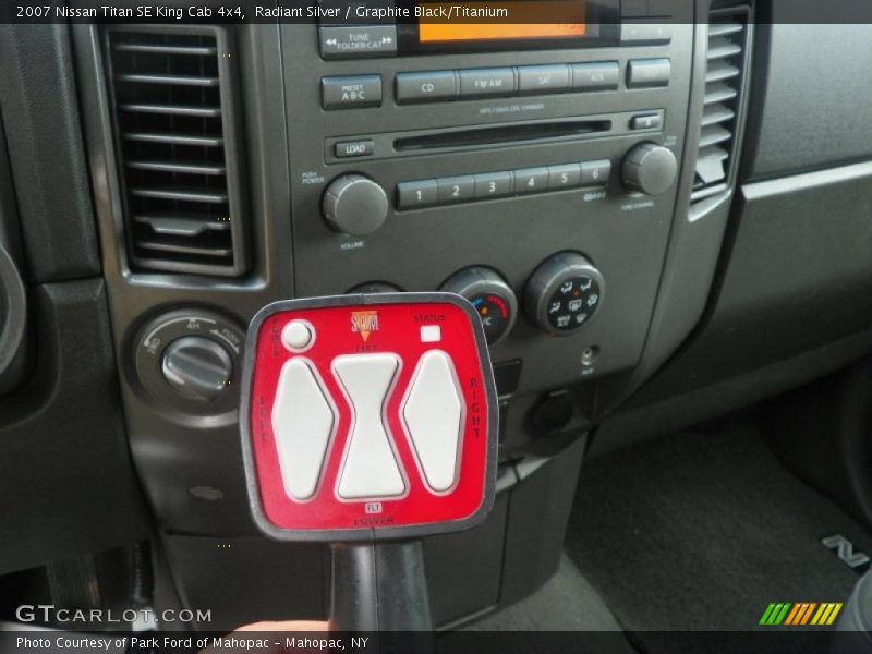 Radiant Silver / Graphite Black/Titanium 2007 Nissan Titan SE King Cab 4x4