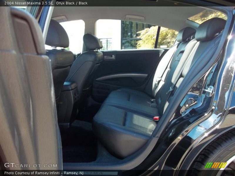 Onyx Black / Black 2004 Nissan Maxima 3.5 SE