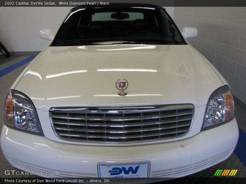 White Diamond Pearl / Black 2002 Cadillac DeVille Sedan