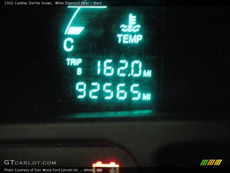 White Diamond Pearl / Black 2002 Cadillac DeVille Sedan