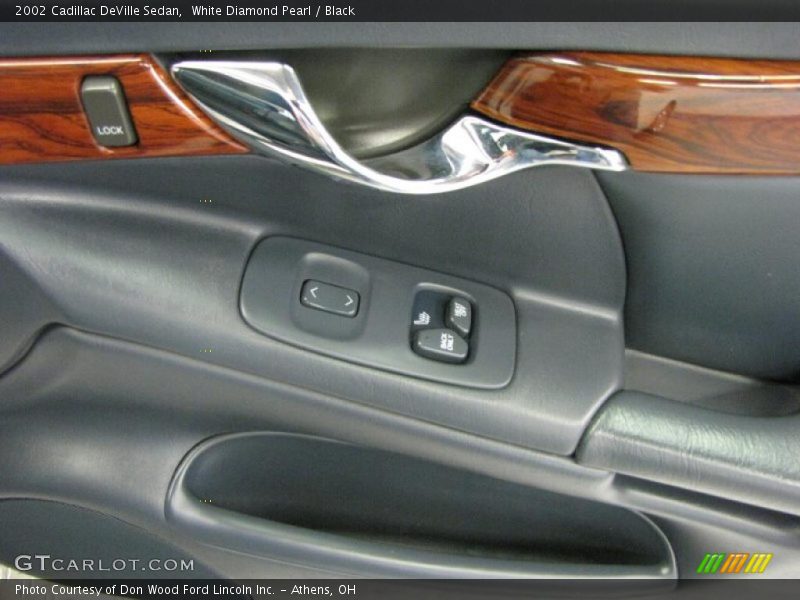 White Diamond Pearl / Black 2002 Cadillac DeVille Sedan
