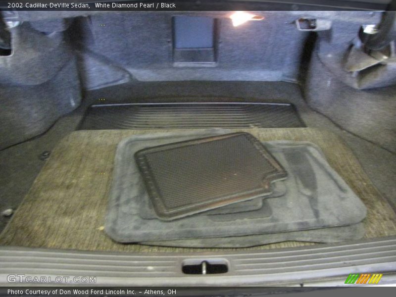 White Diamond Pearl / Black 2002 Cadillac DeVille Sedan