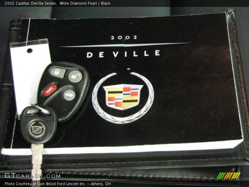 White Diamond Pearl / Black 2002 Cadillac DeVille Sedan