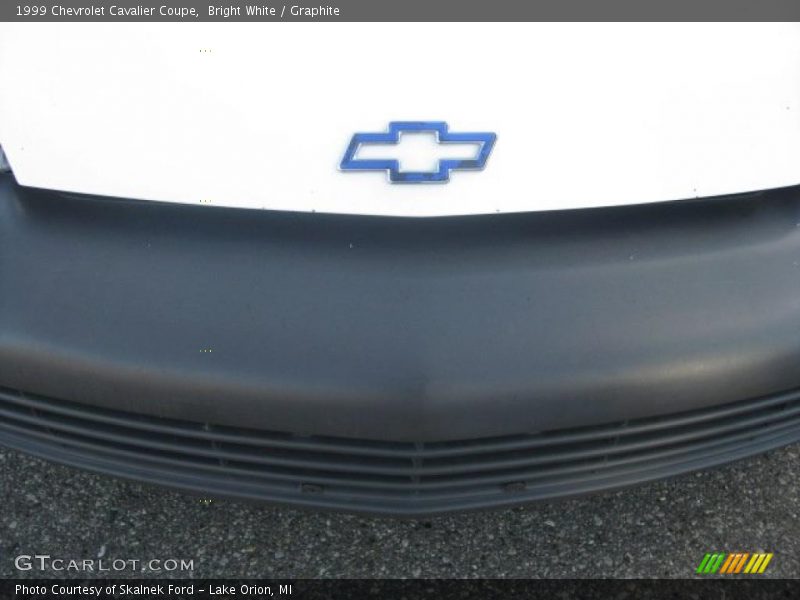 Bright White / Graphite 1999 Chevrolet Cavalier Coupe