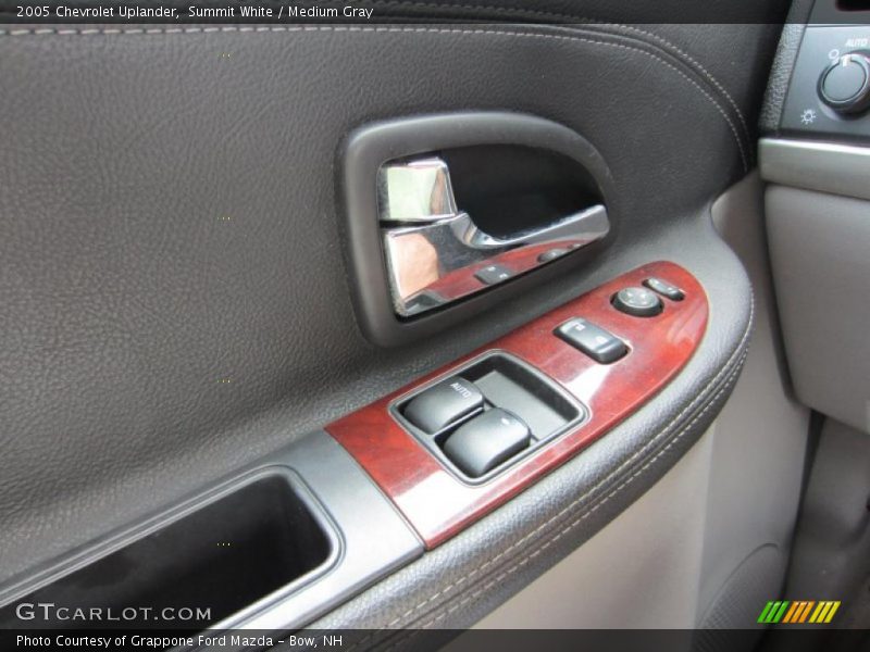 Summit White / Medium Gray 2005 Chevrolet Uplander