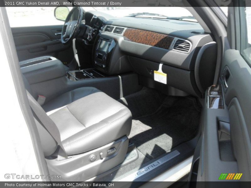 White Diamond Tintcoat / Ebony 2011 GMC Yukon Denali AWD