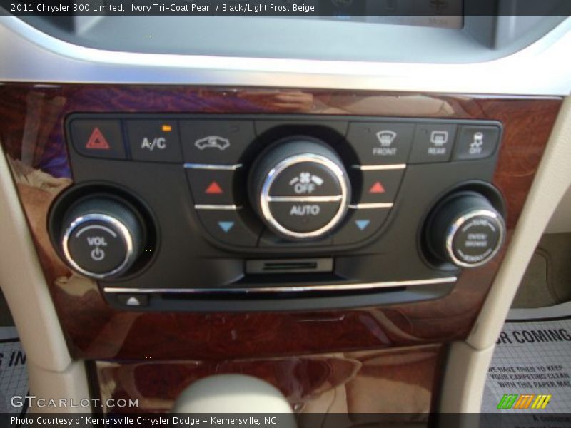 Ivory Tri-Coat Pearl / Black/Light Frost Beige 2011 Chrysler 300 Limited