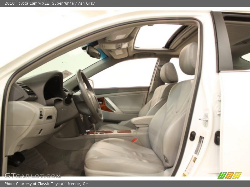 Super White / Ash Gray 2010 Toyota Camry XLE