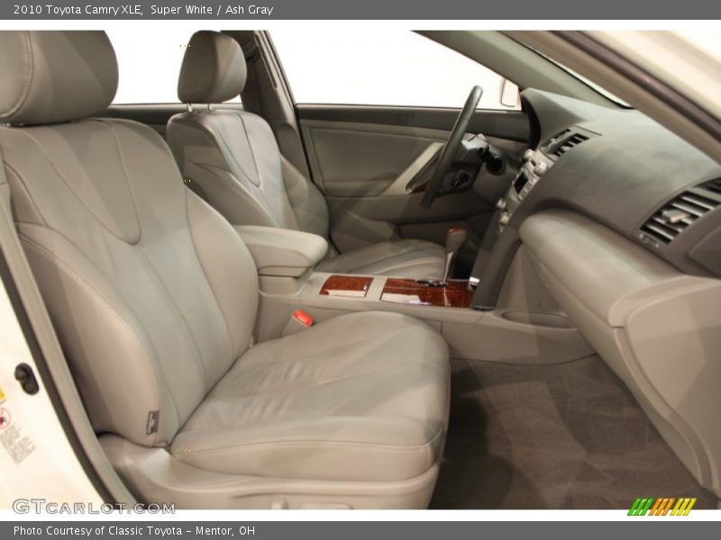 Super White / Ash Gray 2010 Toyota Camry XLE