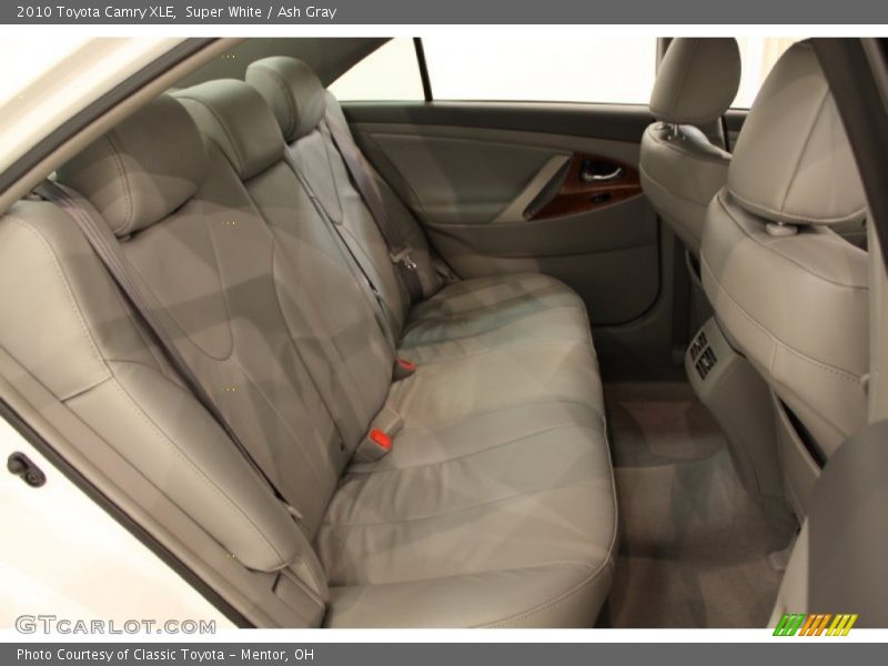 Super White / Ash Gray 2010 Toyota Camry XLE