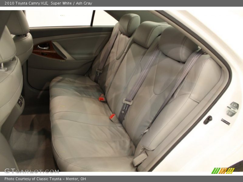 Super White / Ash Gray 2010 Toyota Camry XLE