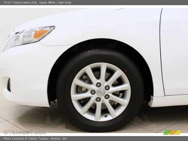 Super White / Ash Gray 2010 Toyota Camry XLE