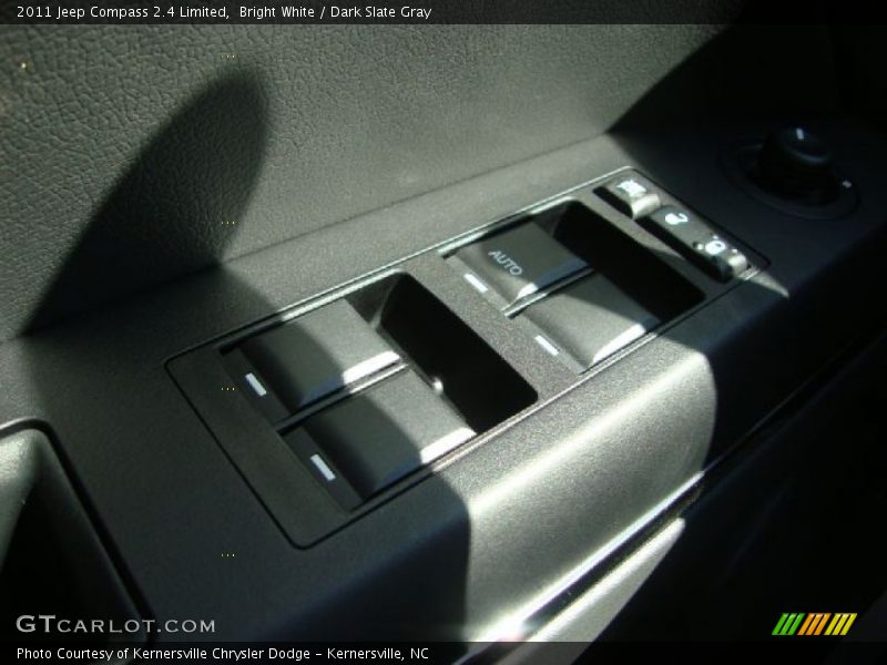 Bright White / Dark Slate Gray 2011 Jeep Compass 2.4 Limited