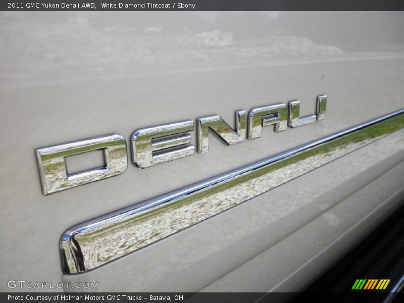 White Diamond Tintcoat / Ebony 2011 GMC Yukon Denali AWD