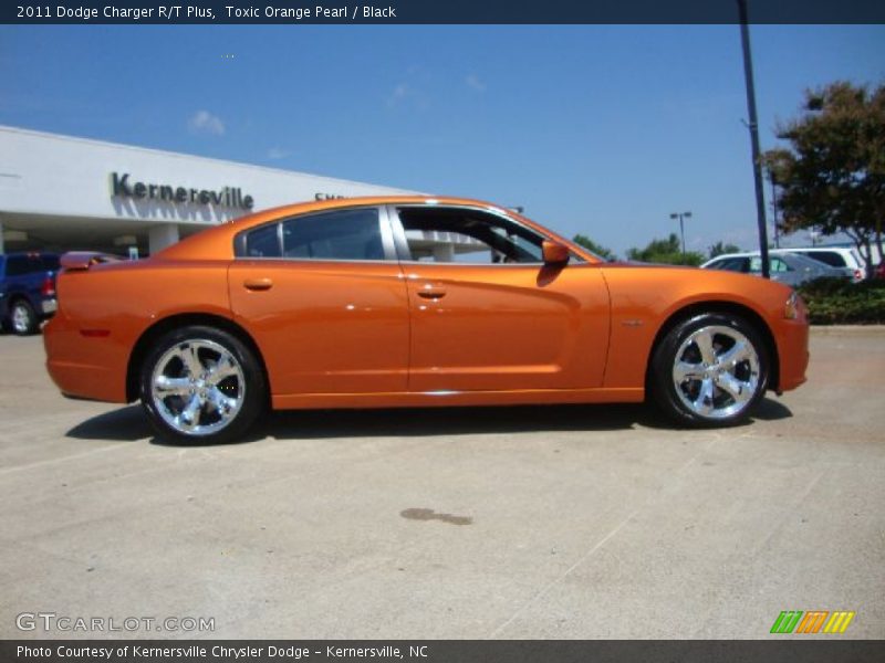 Toxic Orange Pearl / Black 2011 Dodge Charger R/T Plus